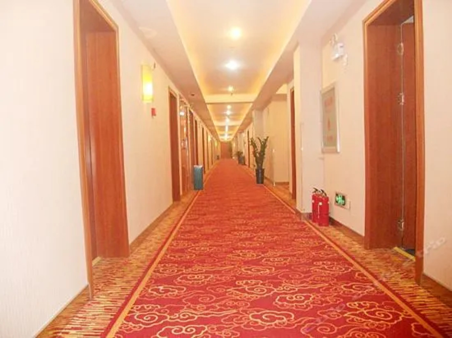 Xinyijia Express Hotel (Jiaozuo University Store)