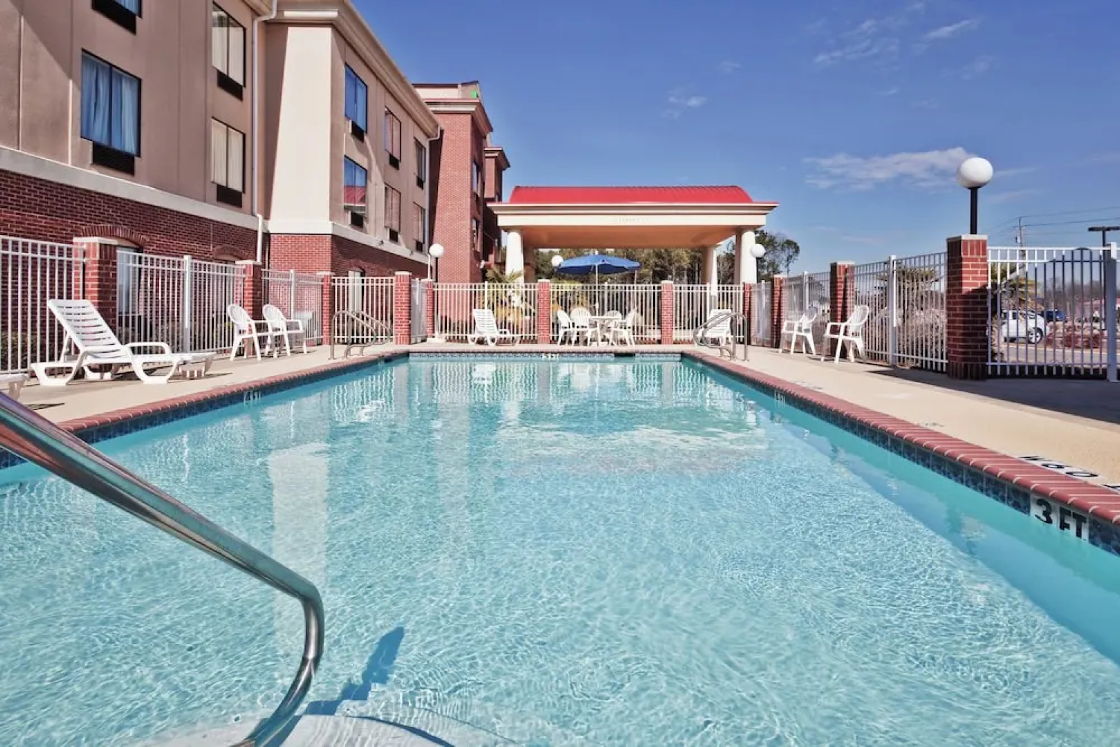Holiday Inn Express Hotel & Suites FOREST