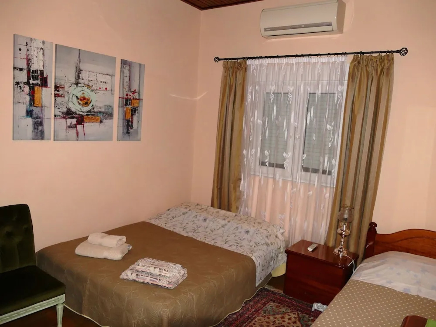 Home With Small Pool Near Athens, Easily Accessible by Public Transport