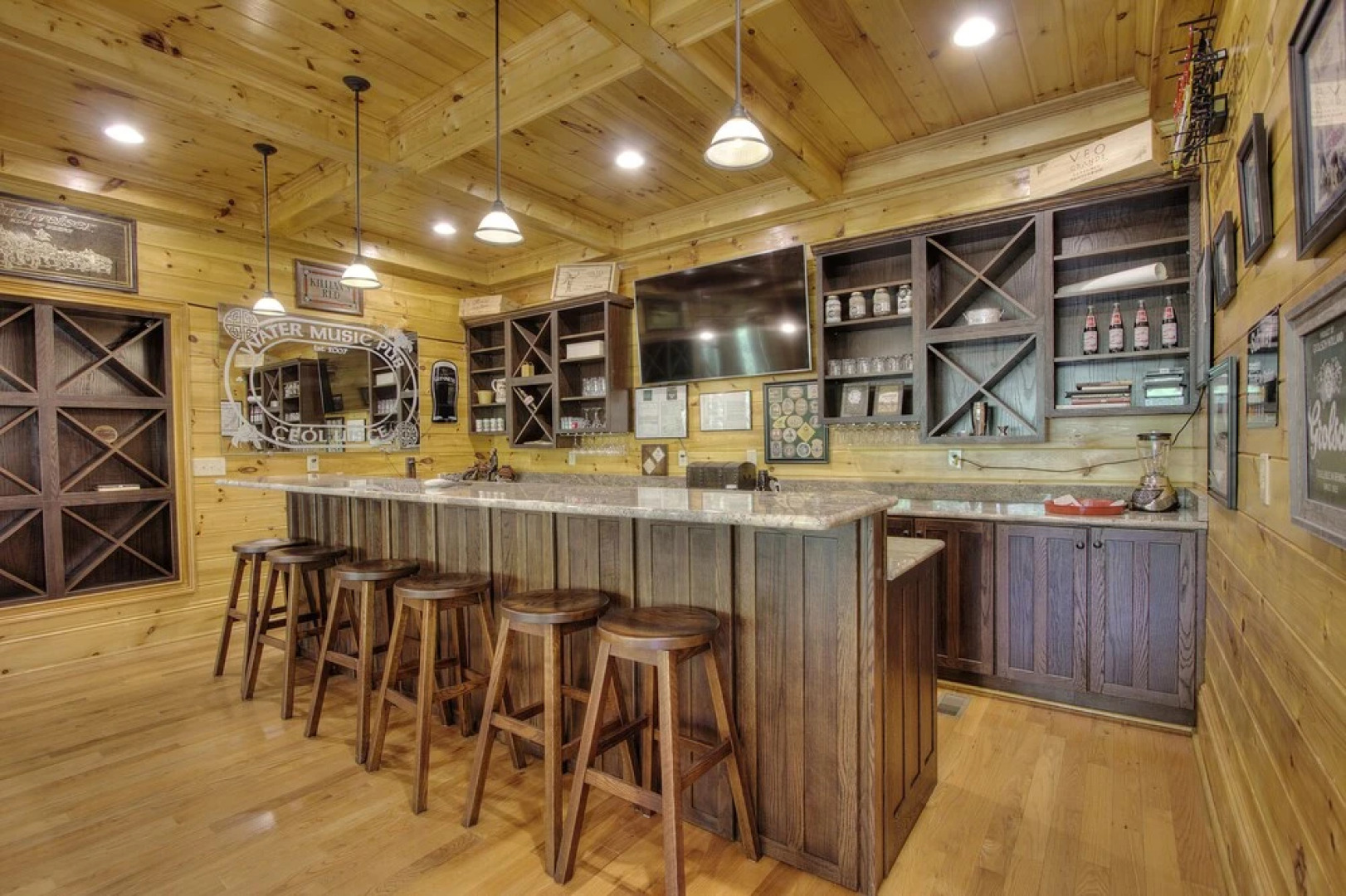 Birds Creek Mansion 650 - Six Bedroom Cabin