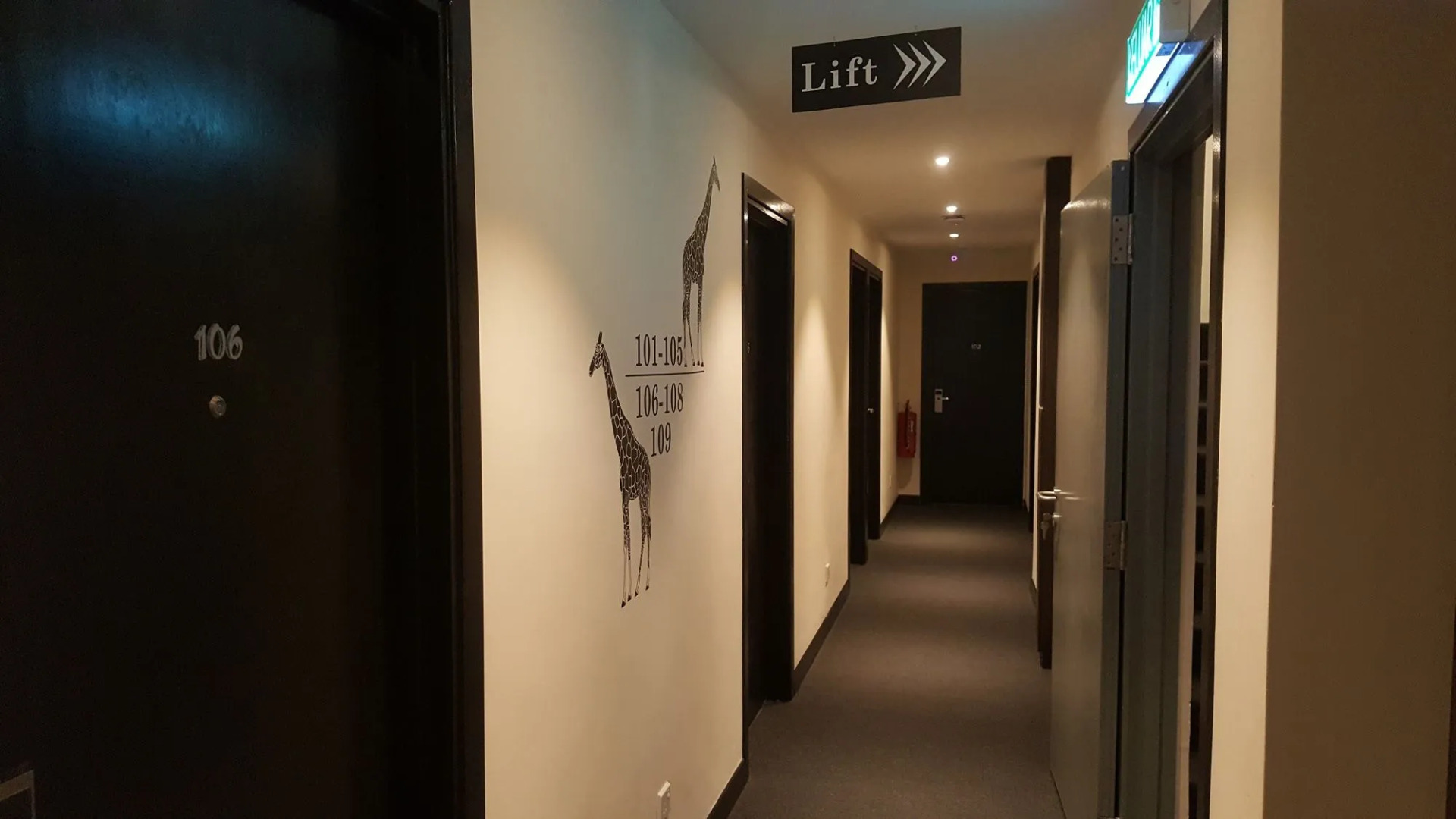 9 Square Hotel - Sri Kembangan