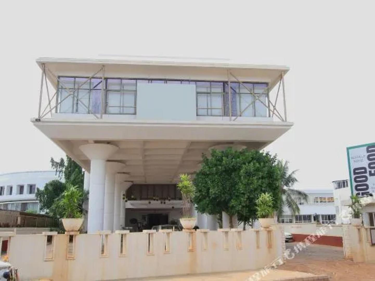 Capital O 22798 The Hans Hotel