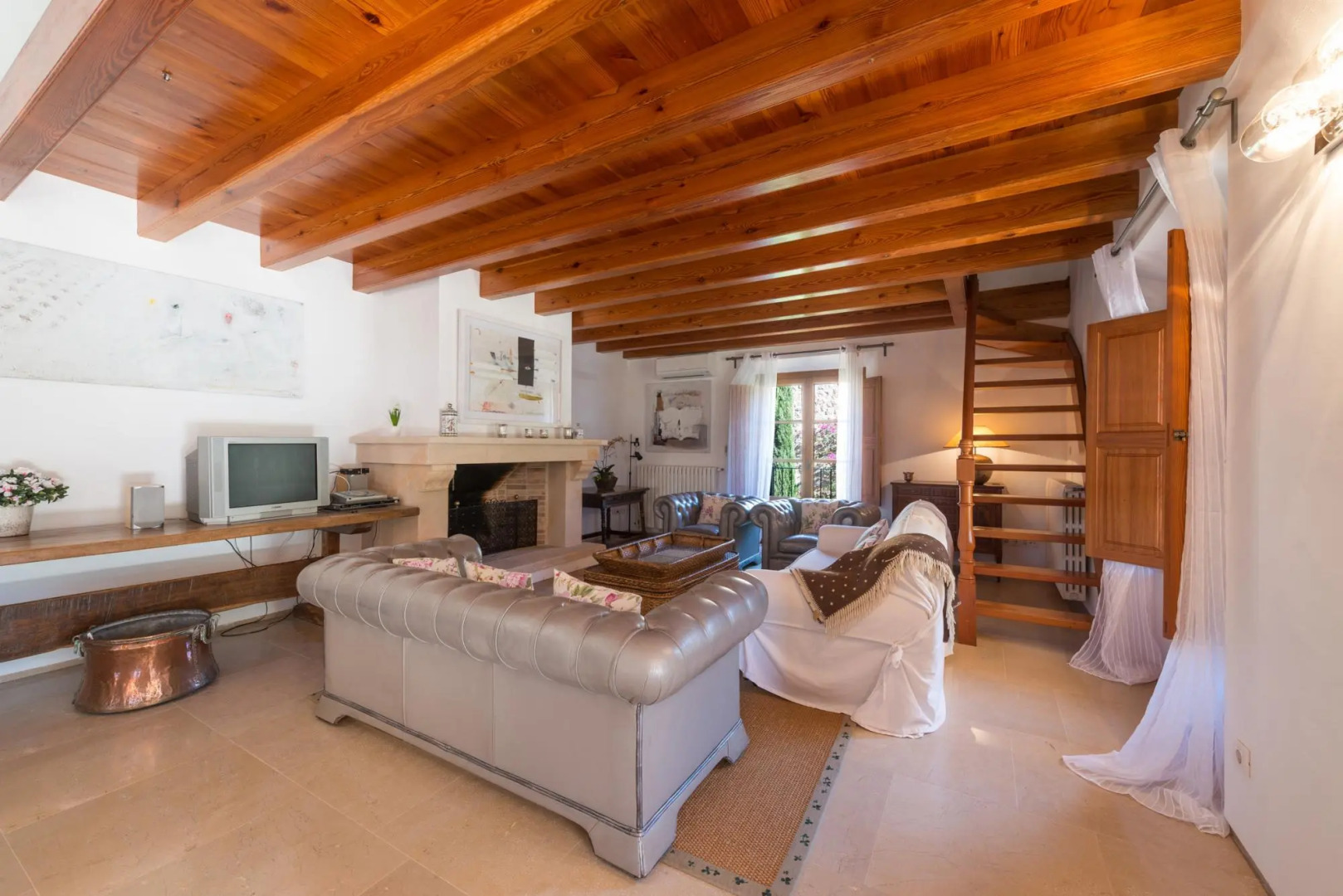 CIRCE - Stunning townhouse with an indoors heated pool in the mountains. Free WiFi