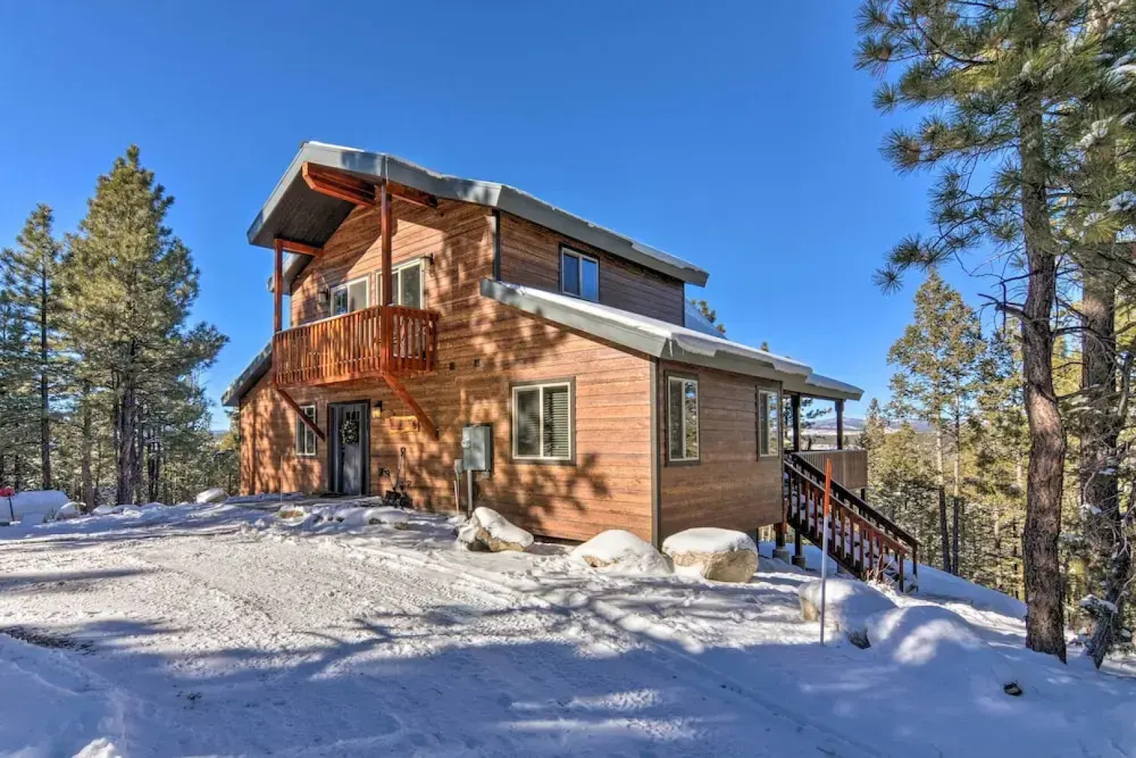 'longview Lodge' w/ Furnished Deck & Fire Pit!