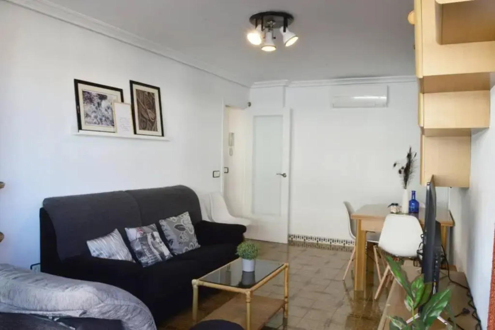 Seafront apt Amazing terrace 2 double & 2 single bed