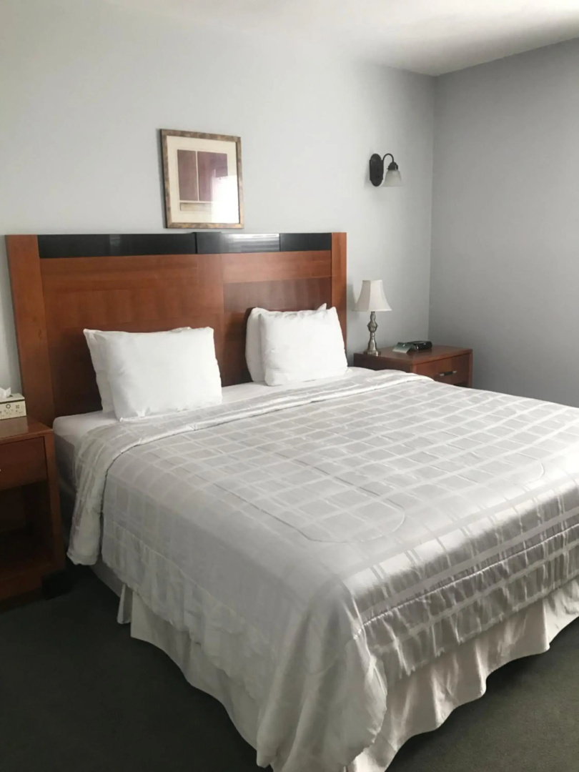 Crescent Suites Hotel