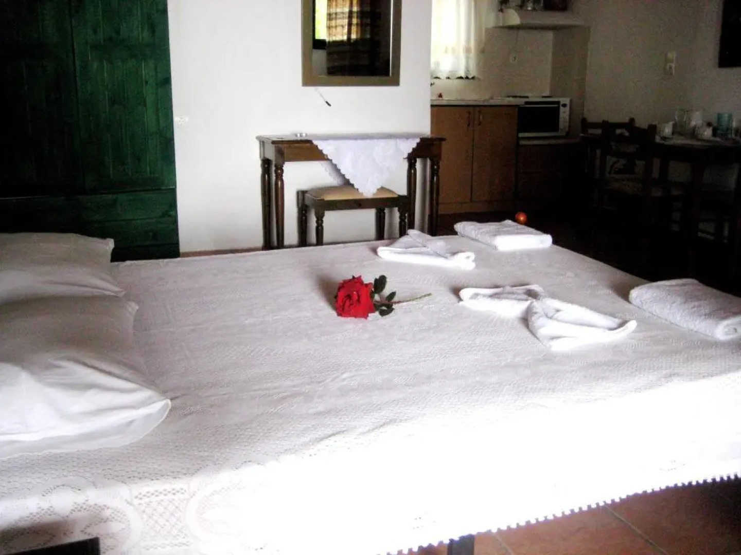 ΤΟΥΡΙΣΤΙΚΕΣ ΕΠΙΠΛΩΜΕΝΕΣ ΚΑΤΟΙΚΙΕΣ φροσω χωριατη