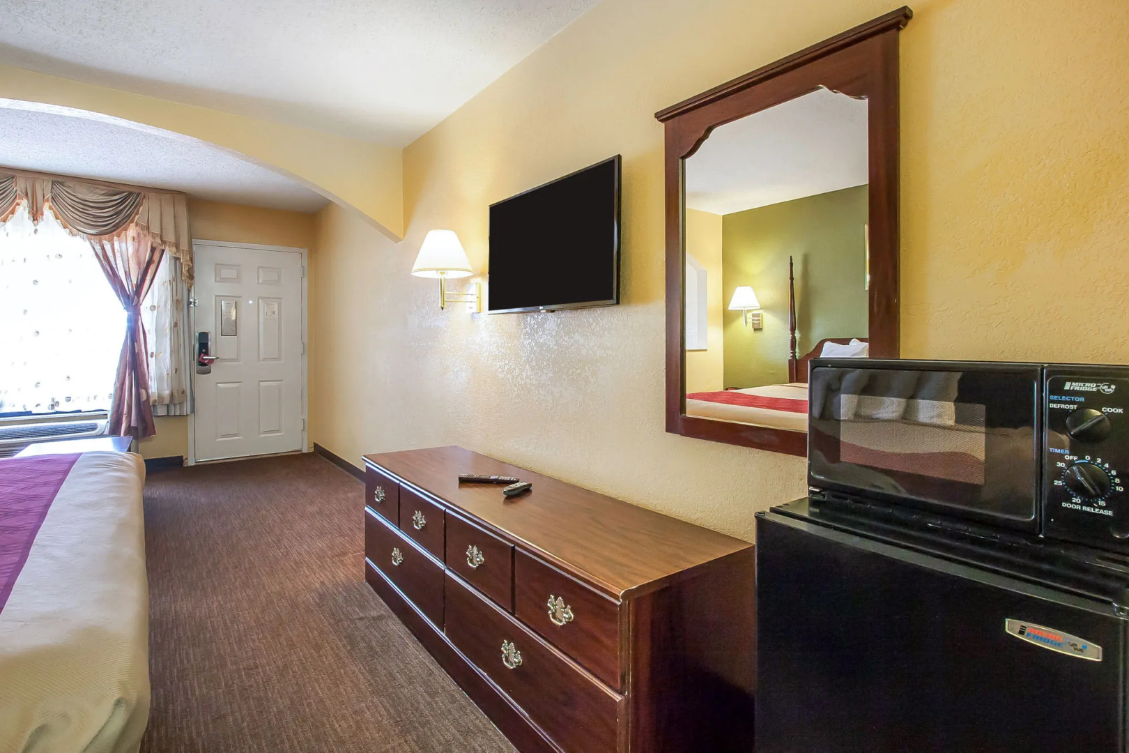 Econo Lodge Inn & Suites Murfreesboro Shopping District