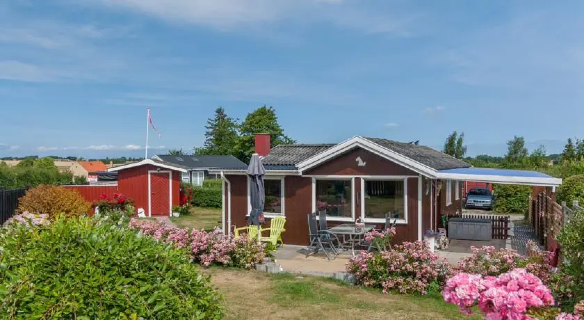 Iris 2 Holiday House