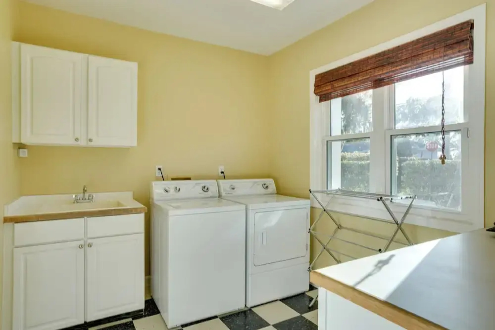 Lakefront Winter Haven Retreat: Hot Tub & Patio!