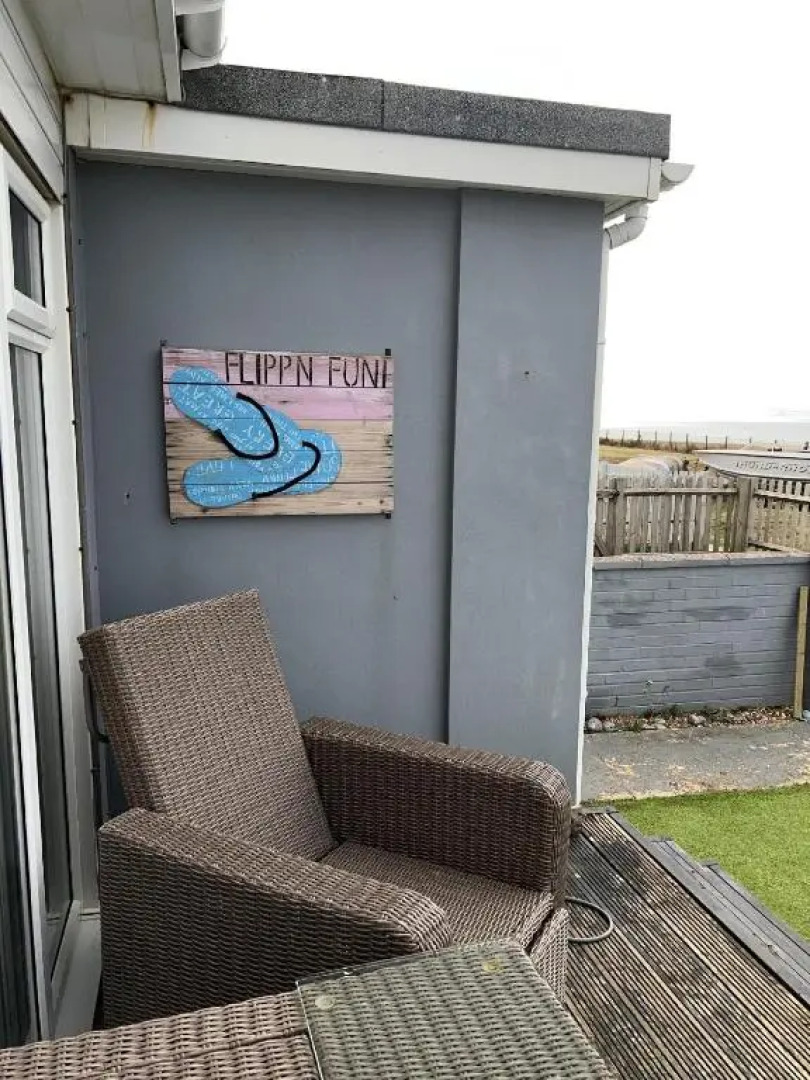 Sea Facing 2Bd Terraced Home - Peacehaven