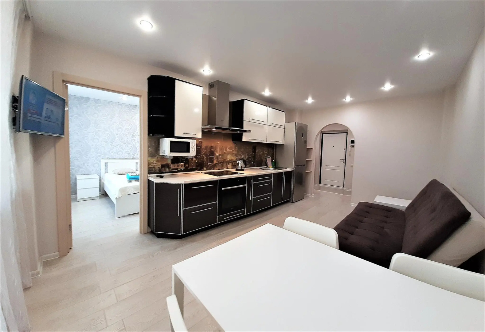 Мегаполис на улице Средне-Московская