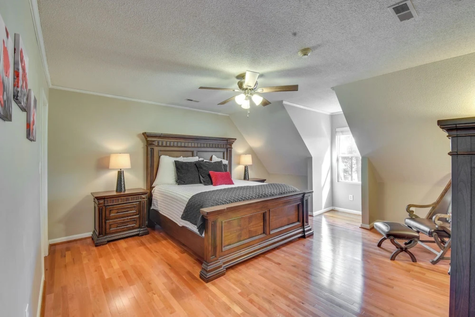 2 Mi to Clemson: Central Villa w/ Deck, Near Lakes