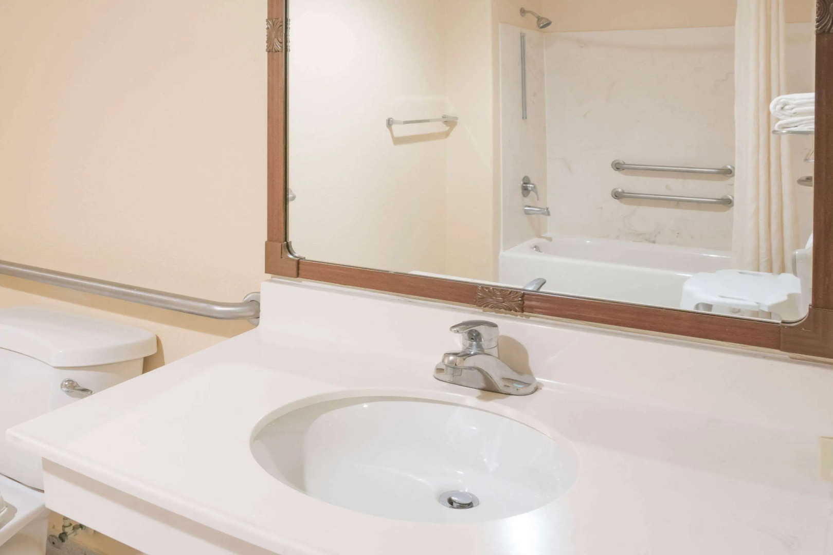 Super 8 by Wyndham Sealy