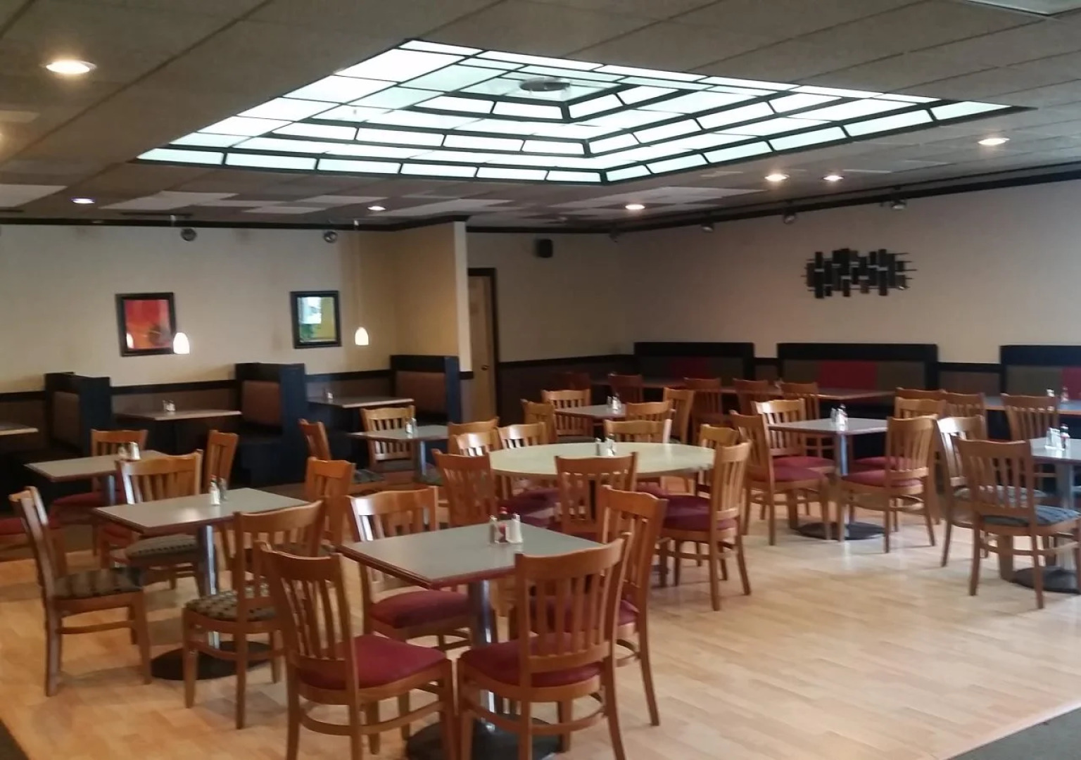 Grand Forks Inn & Suites