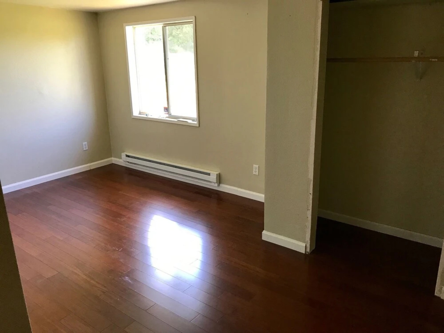 Large Redmond House Close to Downtown