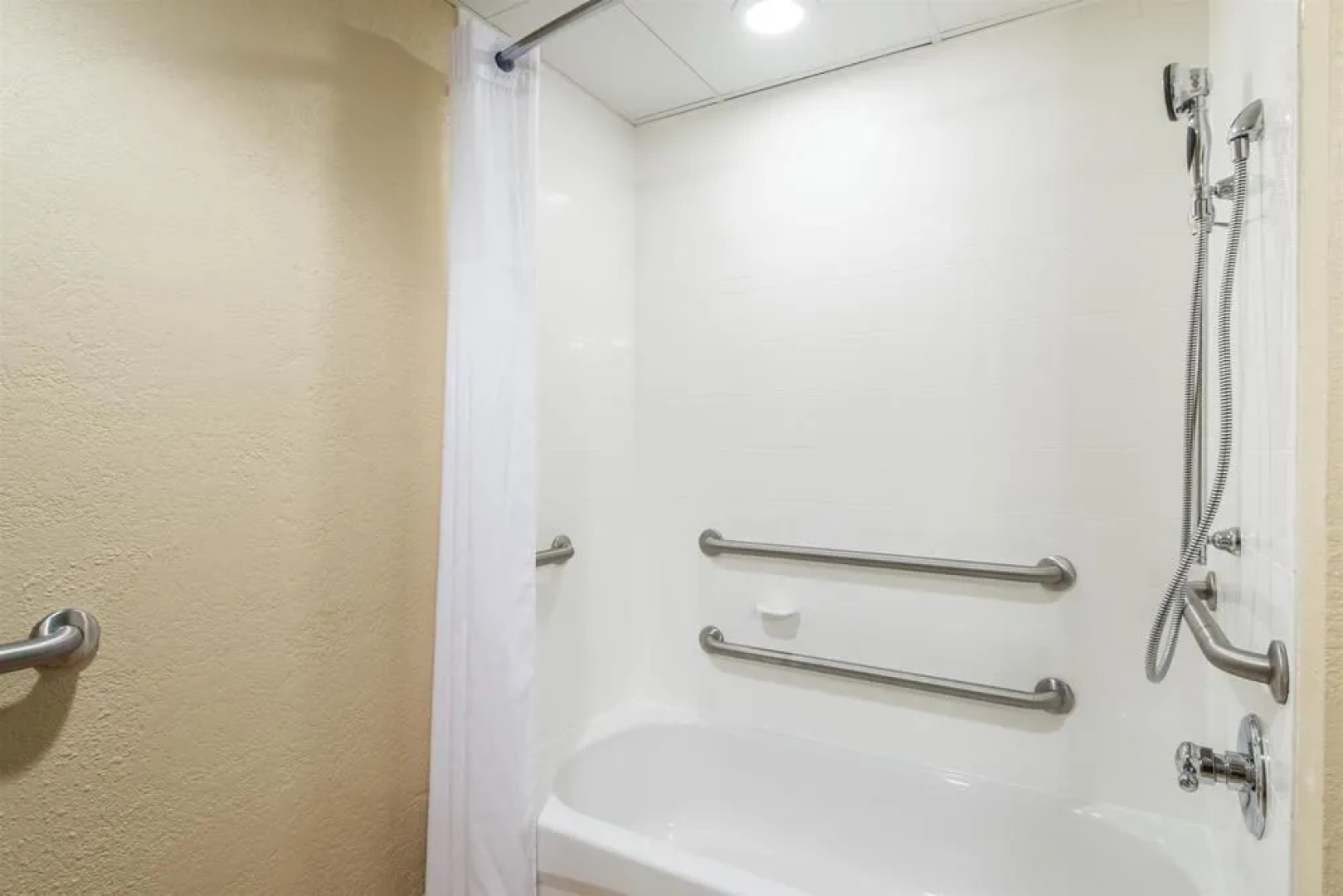 Days Inn & Suites Bozeman
