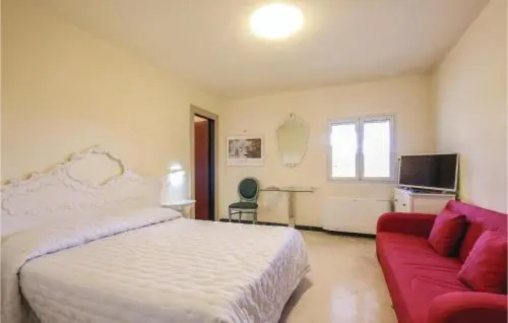 Four Bedroom Holiday Home in Vittoria