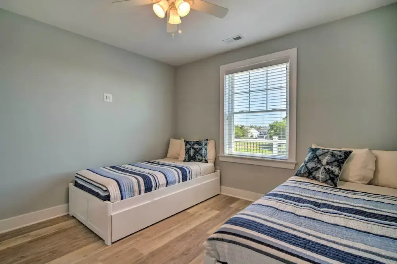 Gorgeous Newly Built Home: Golf Course View!