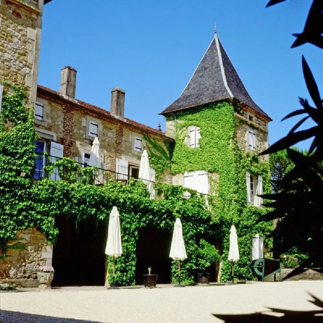 Wonderful location for weddings and parties by French château