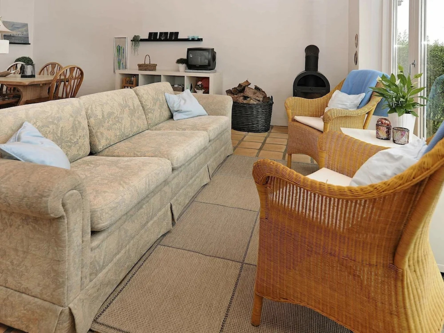 Rustic Holiday Home in Mesinge With Ocean View