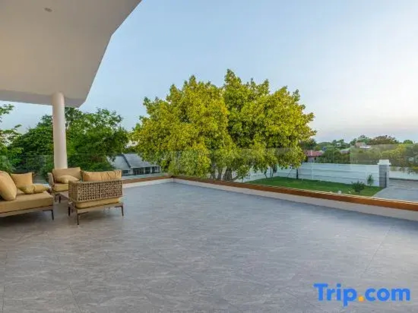 Pattaya Grand Villa 6 Bedroom 8 Bath (Private Pool, KTV, Sauna, Fitness Area)