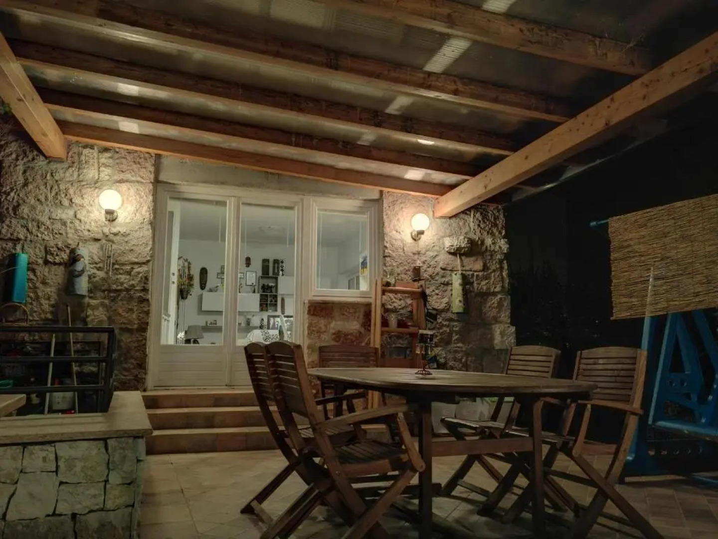 Appartamento con veranda, giardino e piscina