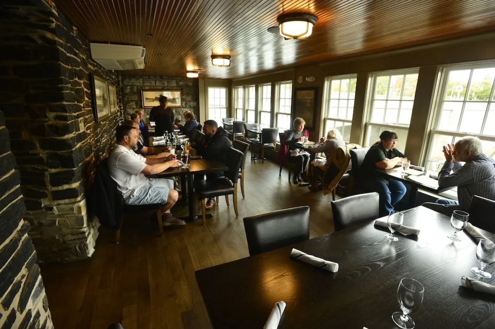 Farmer's Creekside Tavern & Inn