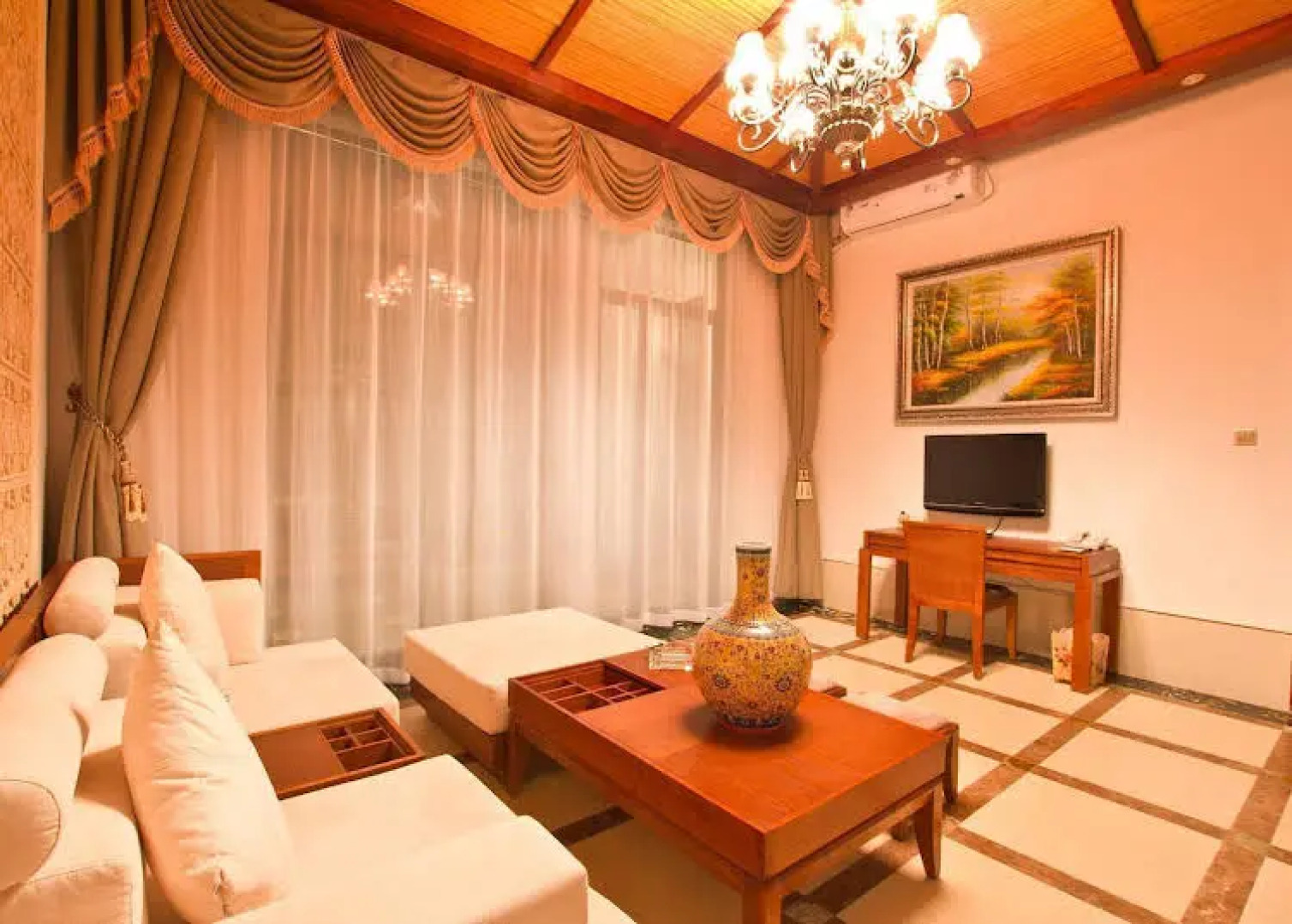 Xinglong Old Banyan Hotel