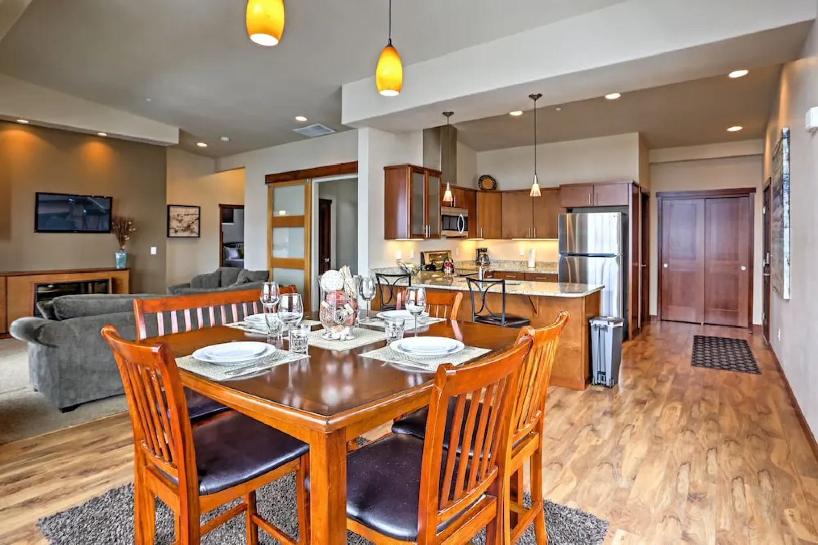 Breezy Lake Chelan Condo w/ Pool & Hot Tub Access!