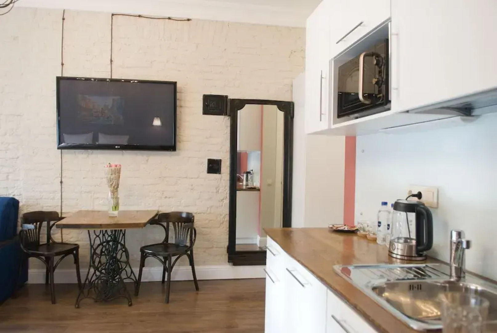 Апарт-отель «Эмигранты», наб. реки Фонтанки