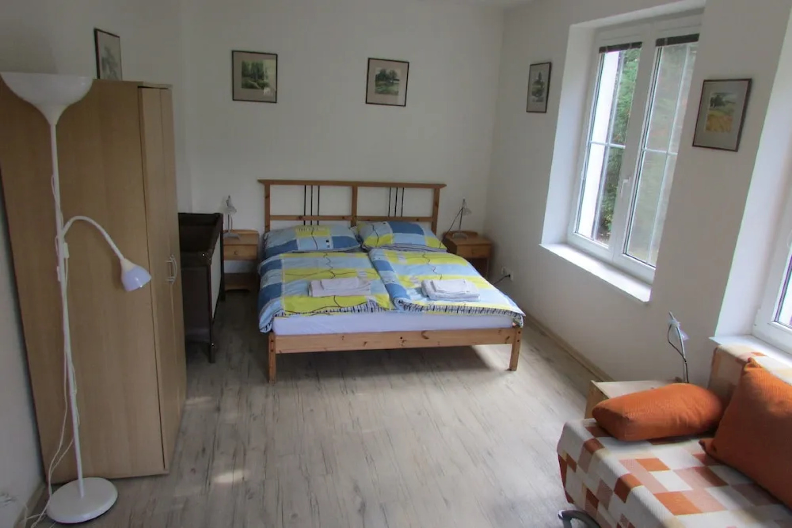 Villa with pool and sauna at Prague