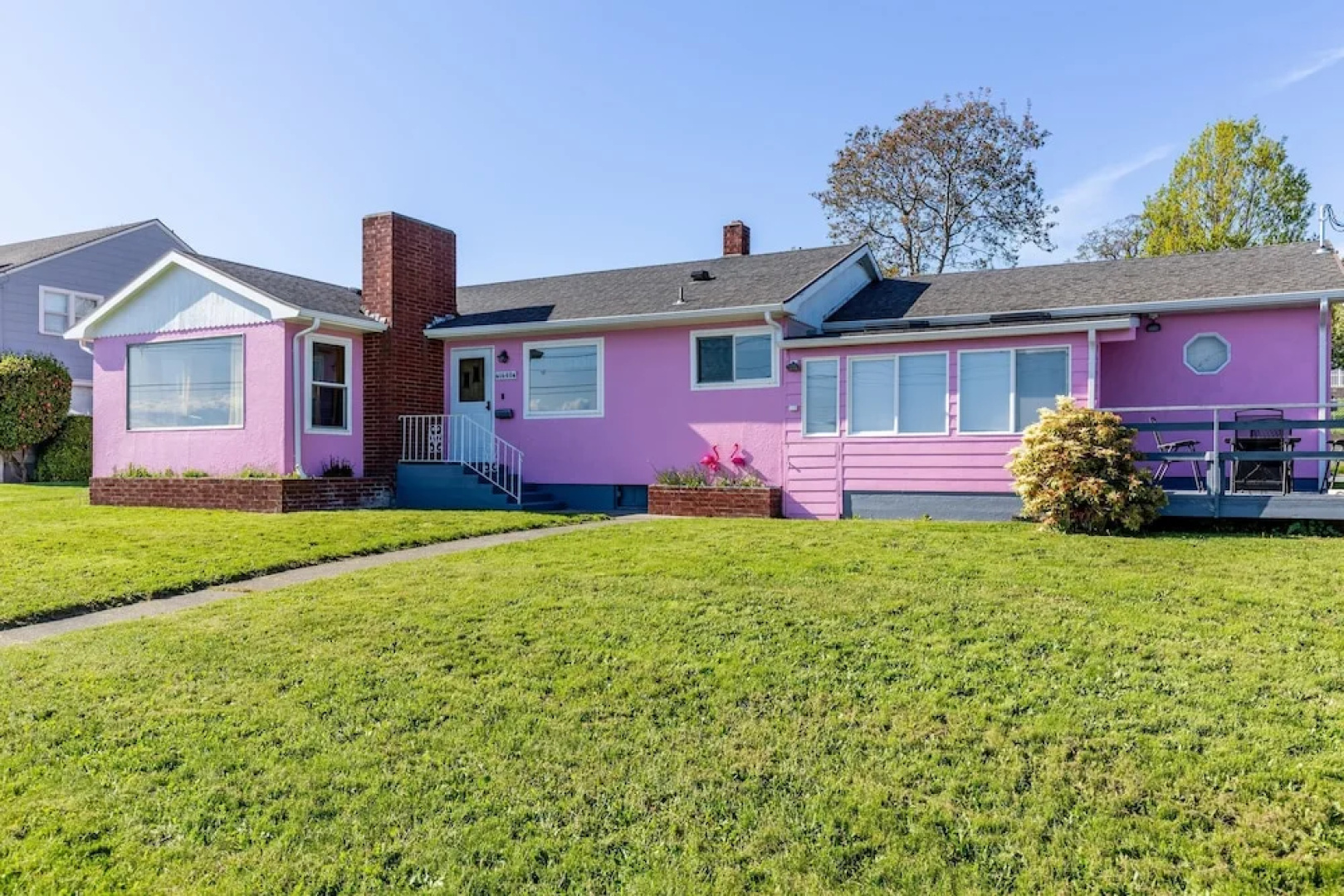The Little Pink House by Avantstay Water Views