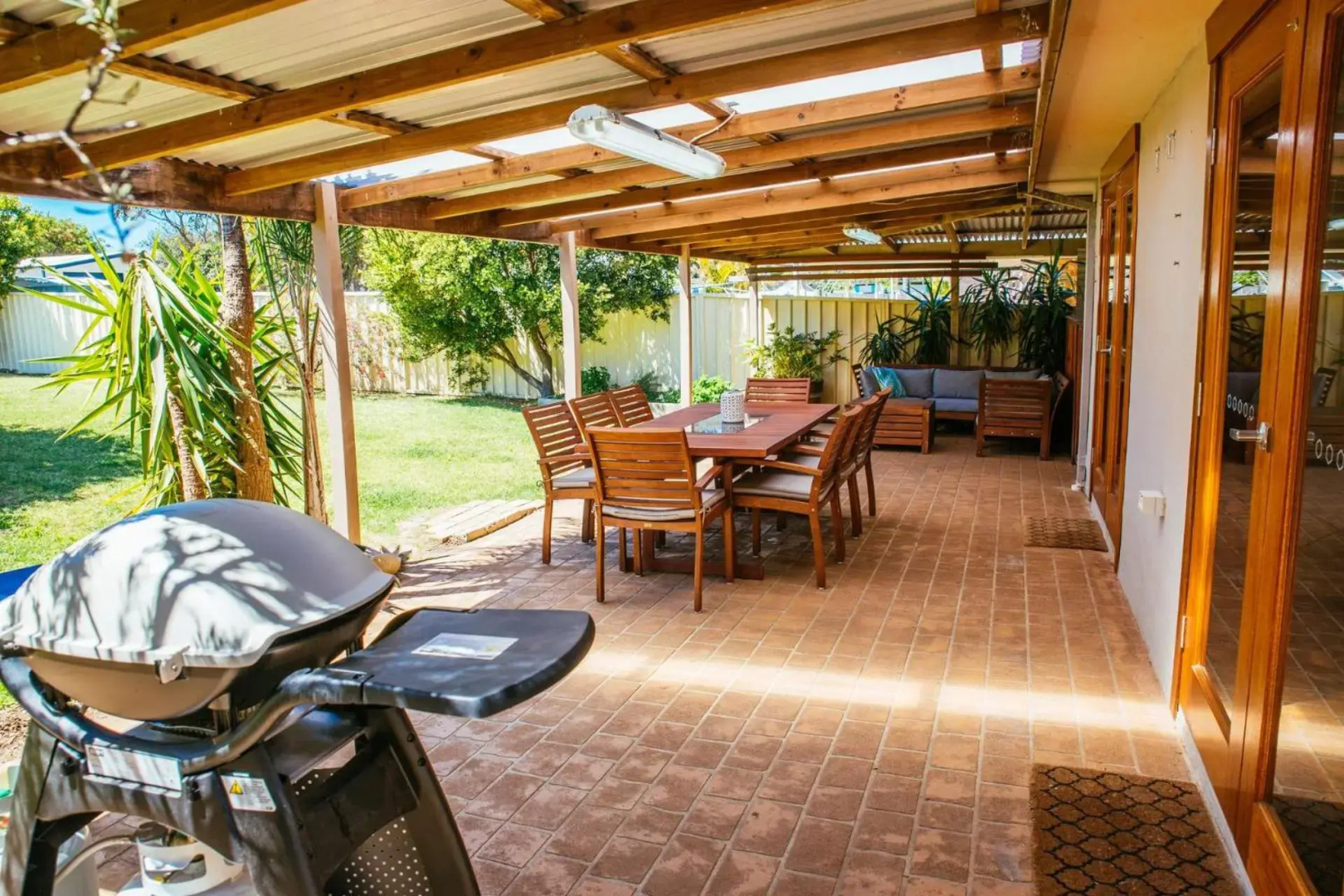 Sunbaker Beach House - 4 Mins to Beach - Pet Friendly with Fire Pit