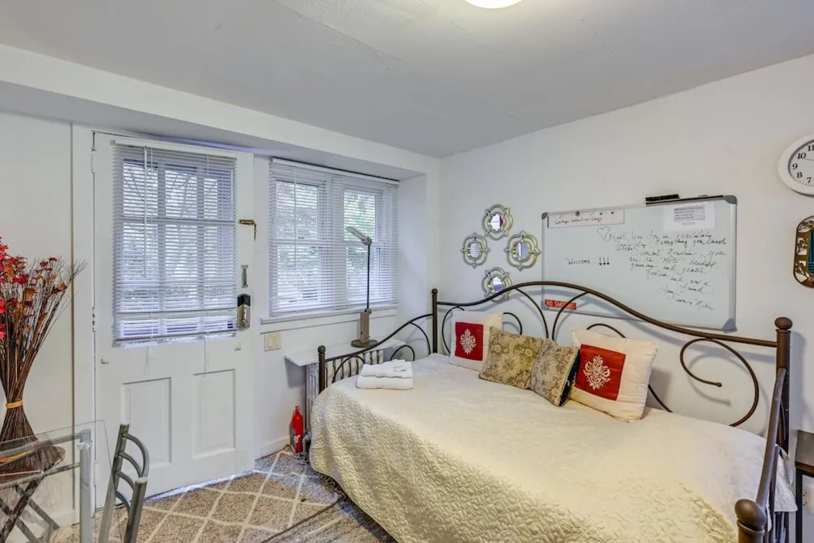 Pet-friendly Great Neck Home ~ 1 Mi to Kings Point