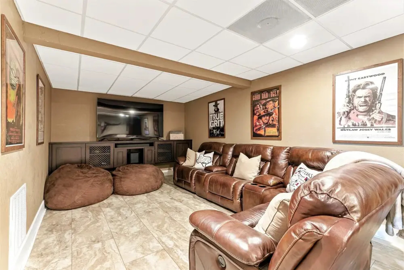 Large Luxury Home W/pool, Hot-tub, Grill/bar, &cin