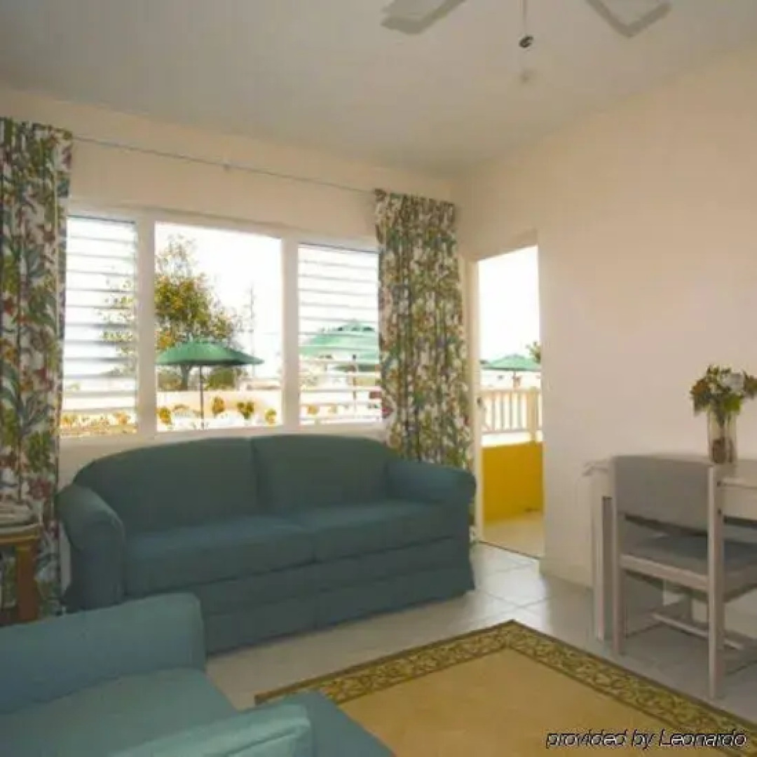 Tropical Winds Apartment Hotel