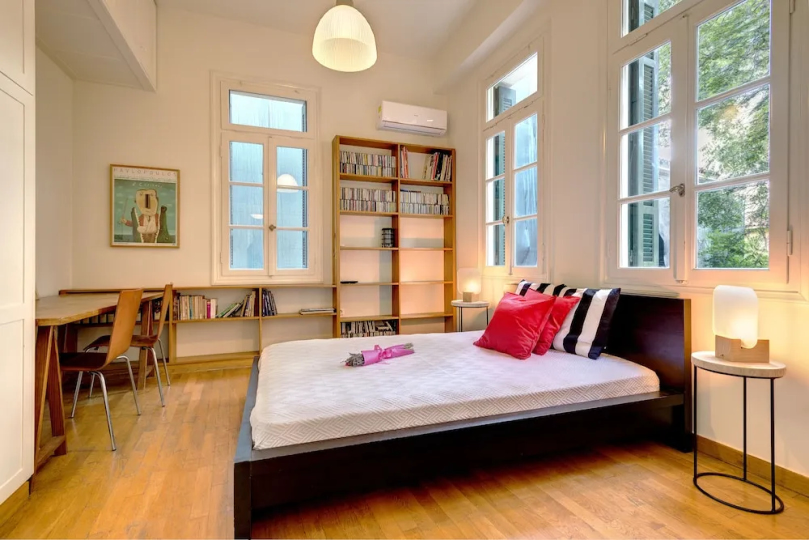 Artistic neoclassical residence