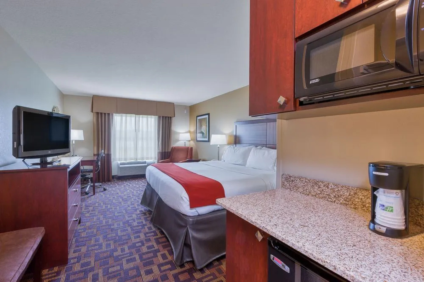 Holiday Inn Express Hotel & Suites Salina