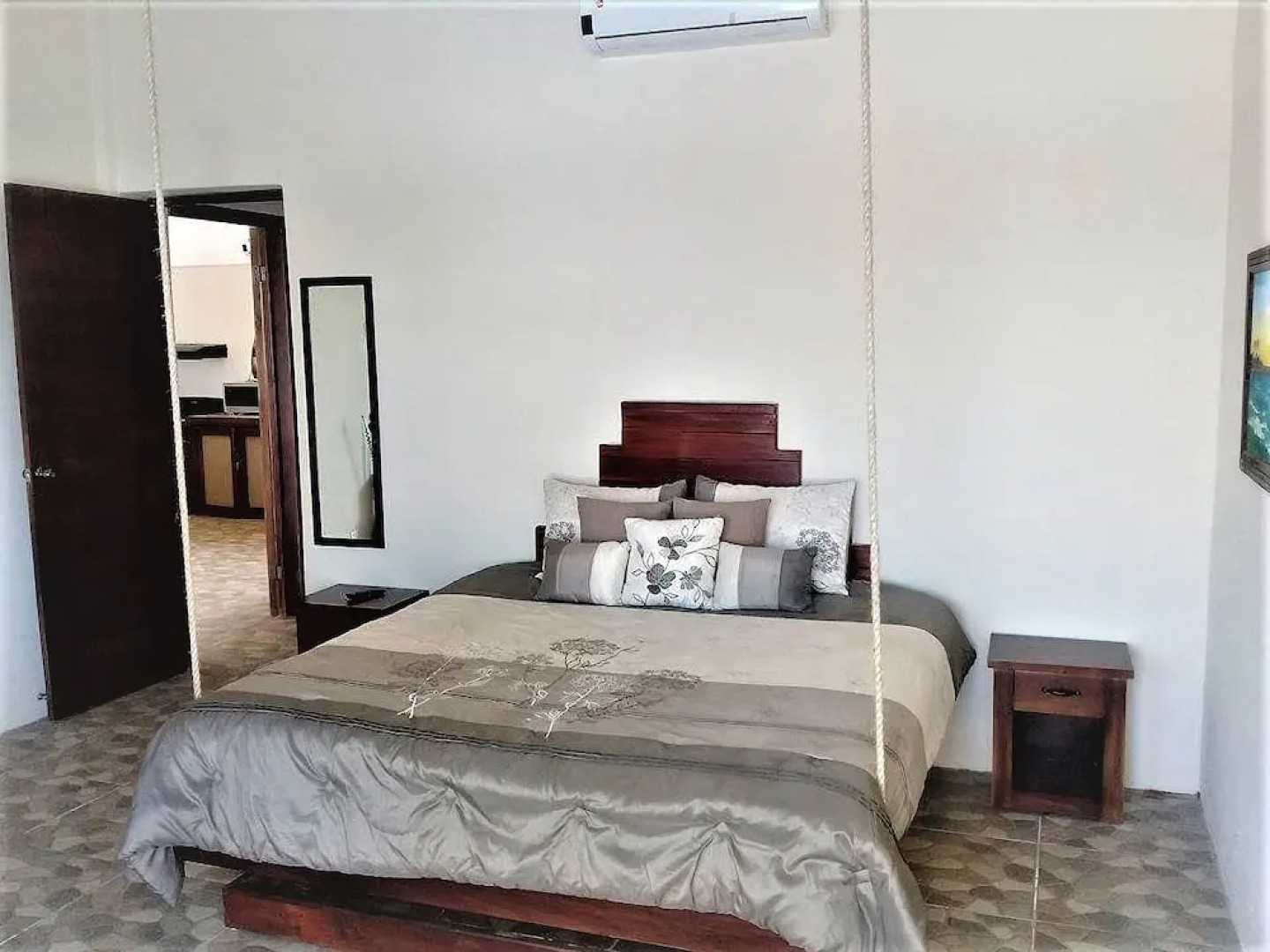 Maha Sand Suites Hostel & Hotel