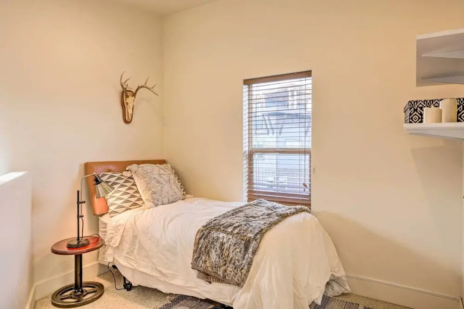 Walkable Park Mountain Getaway: Hot Tub & Views!