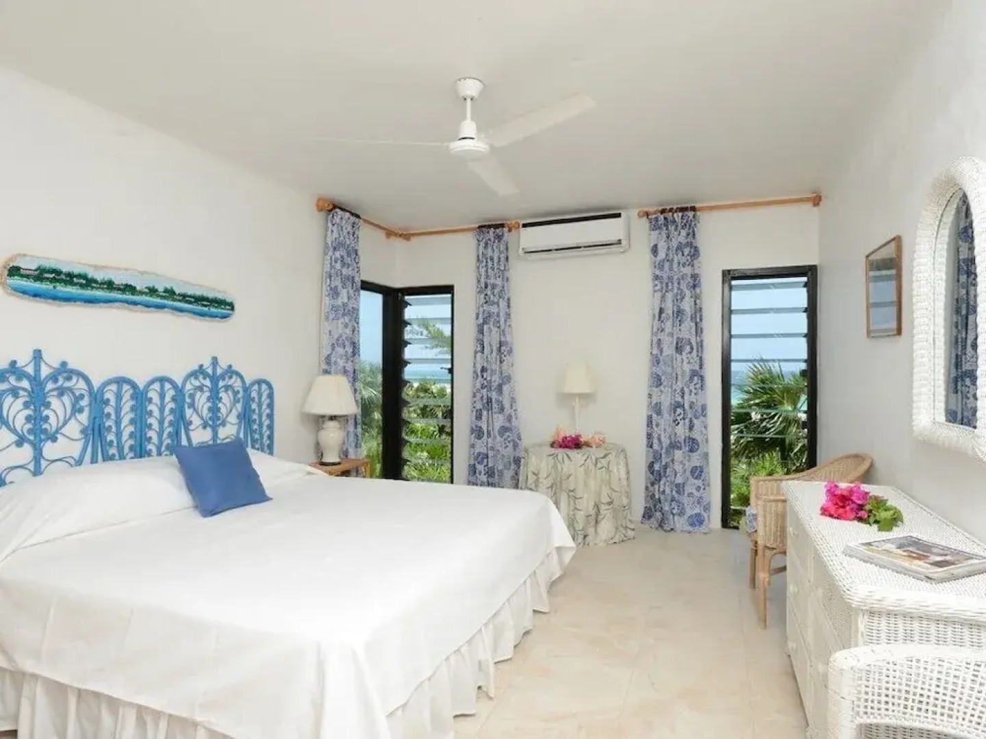 Oceanfront Elegance: Lovely Home With Views