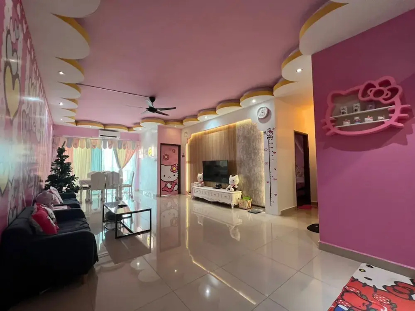 Hello Kitty Signature Suite