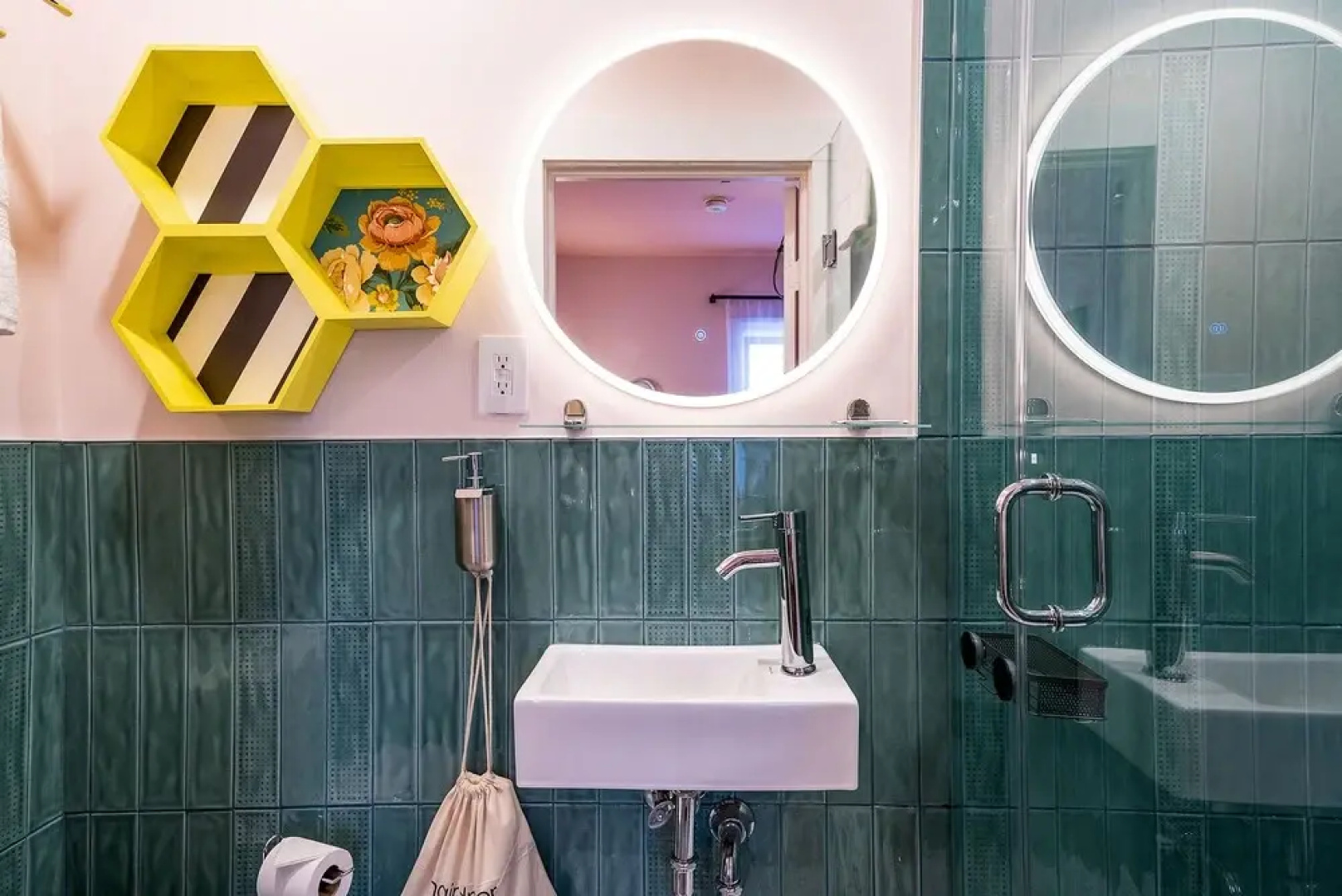 11 Rooms Boutique Hotel