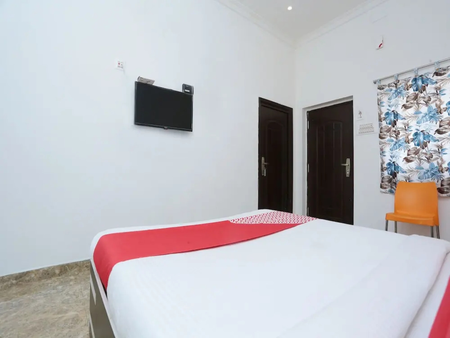 OYO 13792 Blue Bell Holiday Inn