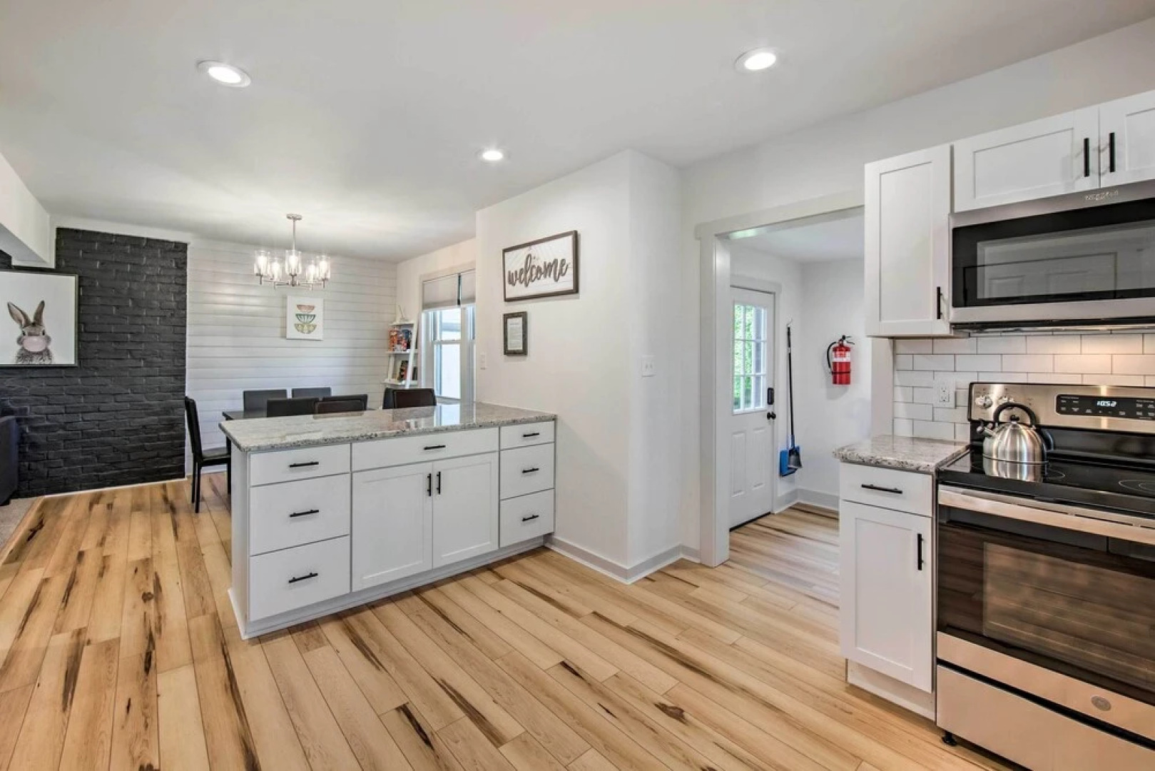 Updated Ronks Home ~ 8 Mi to Dtwn Lancaster!