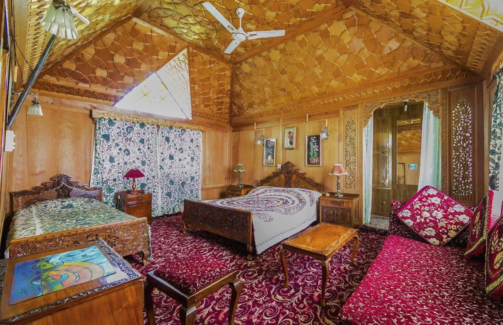 Wangnoo Houseboats