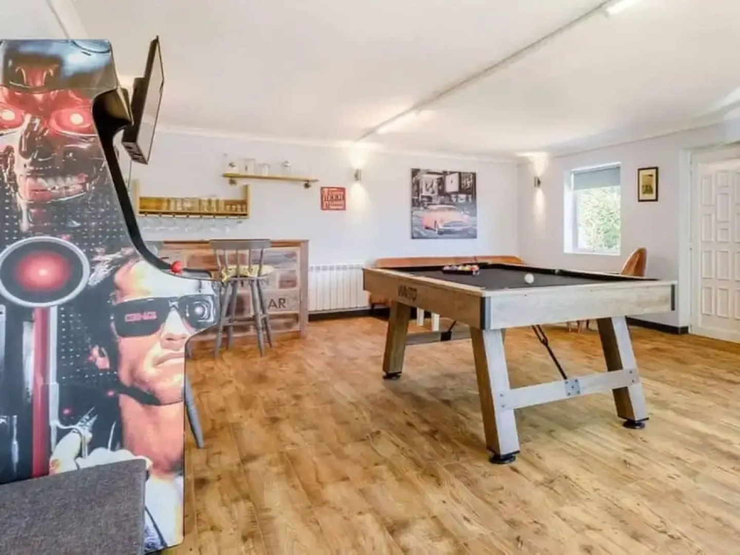 Luxury 5-bed House With Tennis Court & Games Room