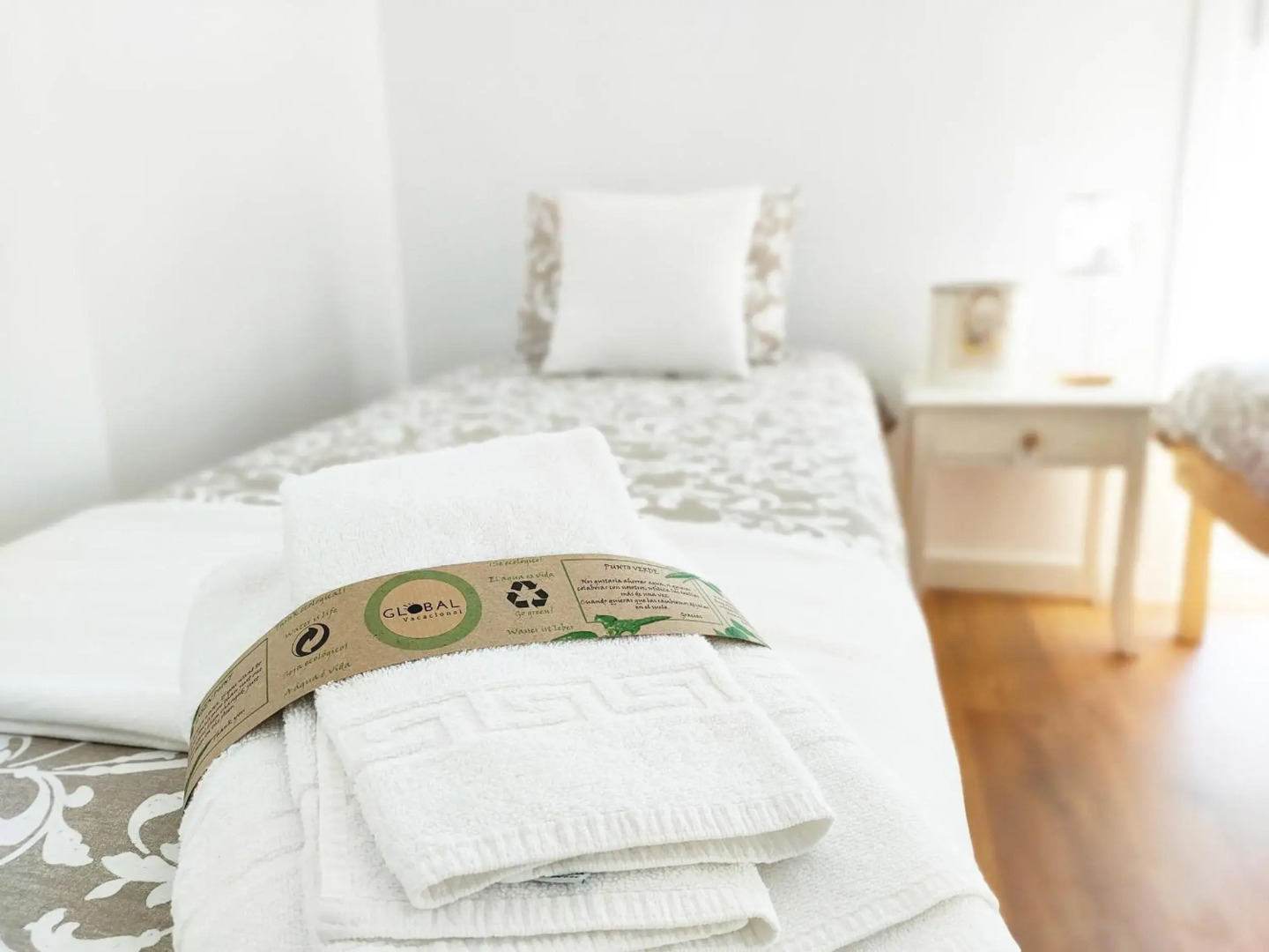 Global Properties, Moderno apartamento con terraza y vistas al mar