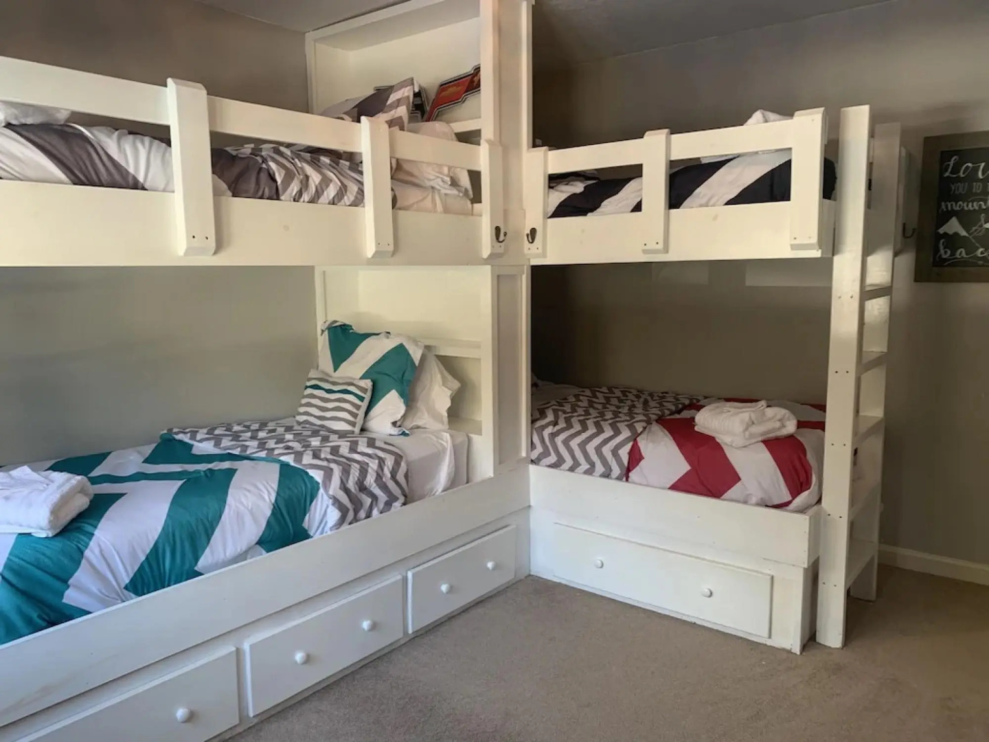 FV4 Fairway Village Condo, close to Omni Mount Washington! Fireplace, wifi, golf, skiing!